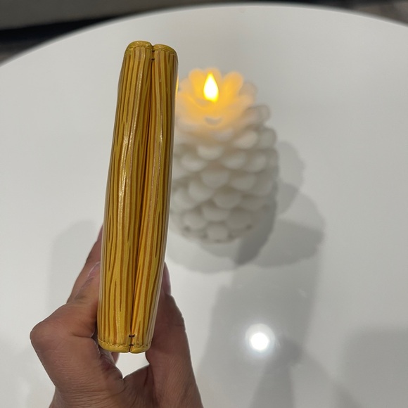 AUTHENTIC LOUIS VUITTON EPI WALLET - Picture 6 of 15